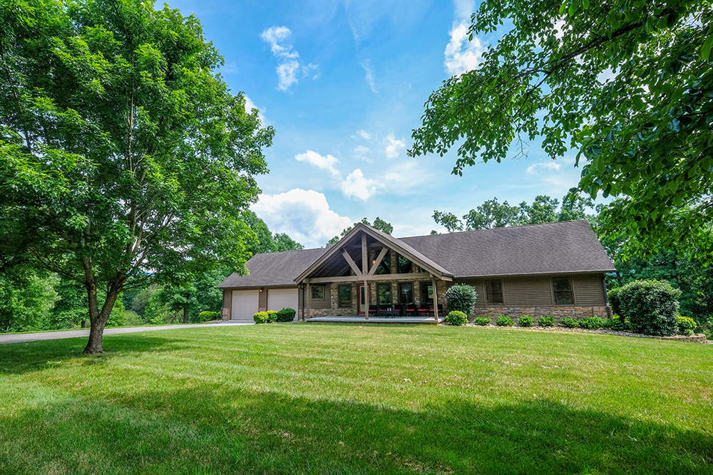 Timberwolf Retreat - Featured