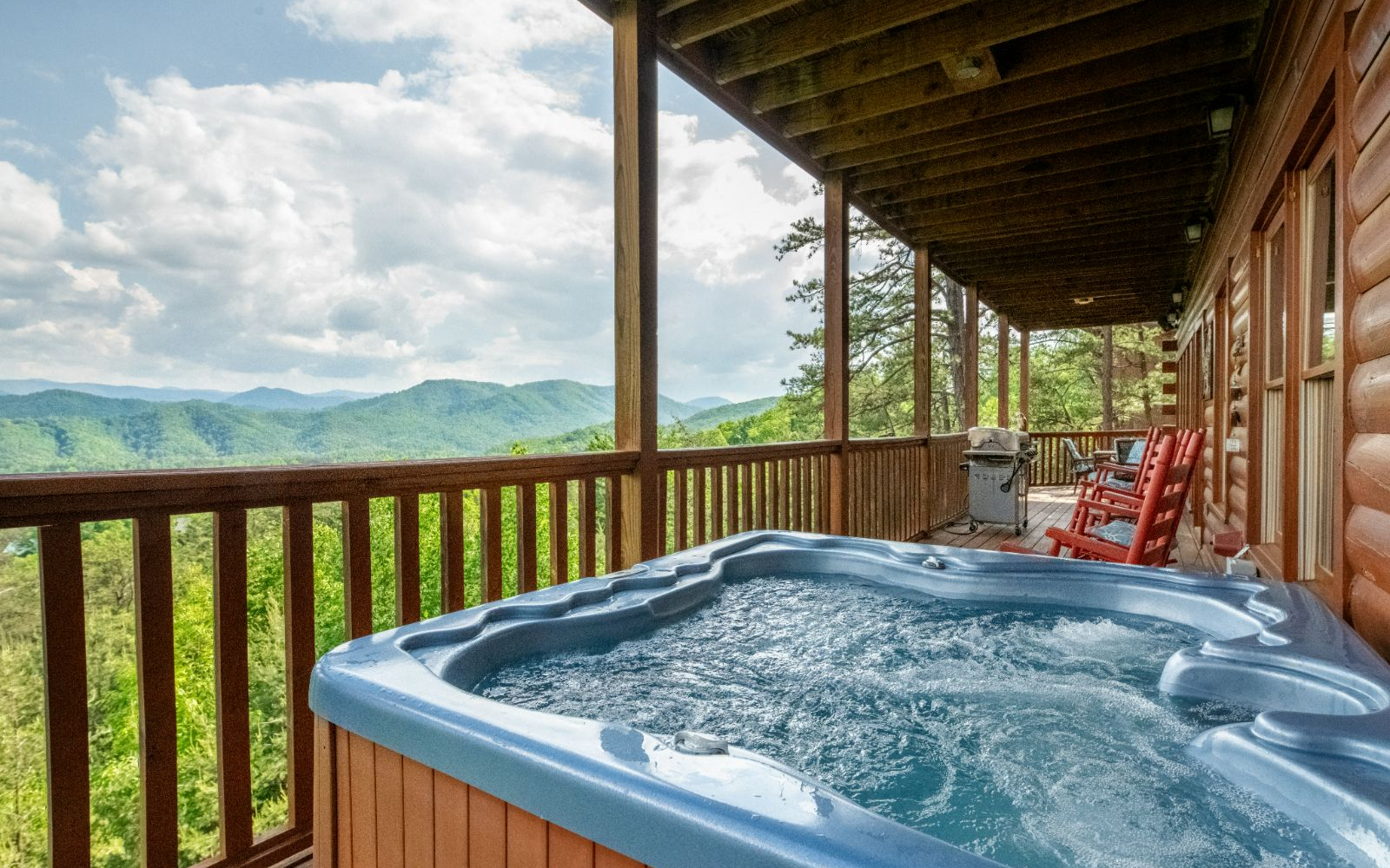 Til's Den - Pigeon Forge TN Cabins