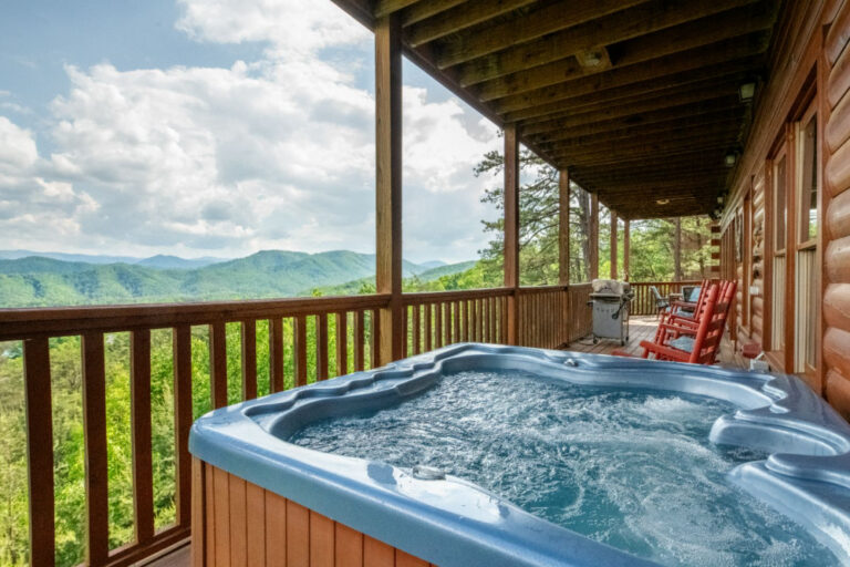 Pigeon Forge Cabin - Til's Den - Featured