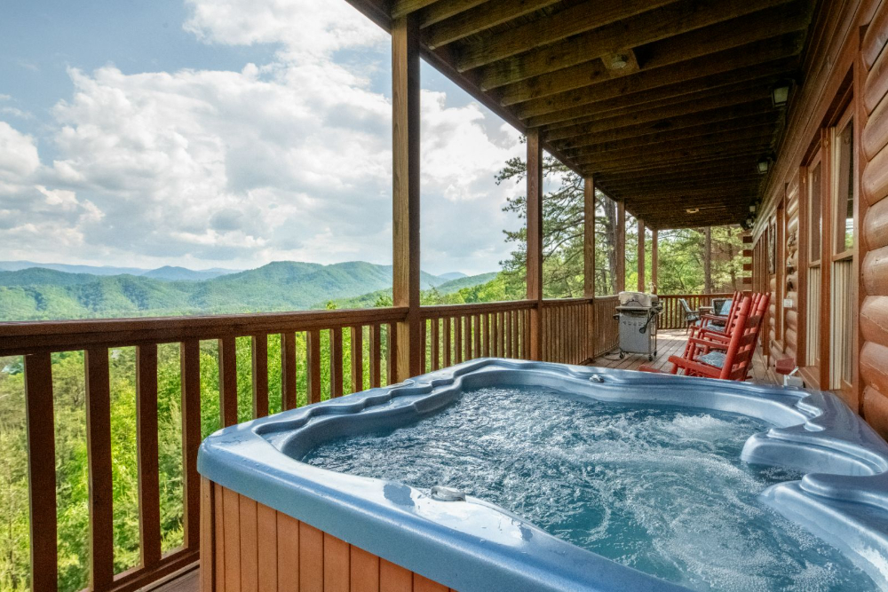 Pigeon Forge Cabin - Til's Den - Featured