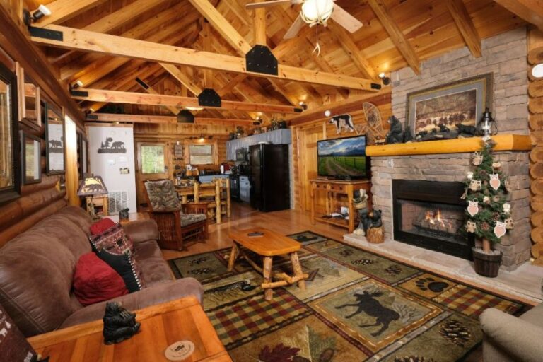 Pigeon Forge - Dancing Bear - Featured