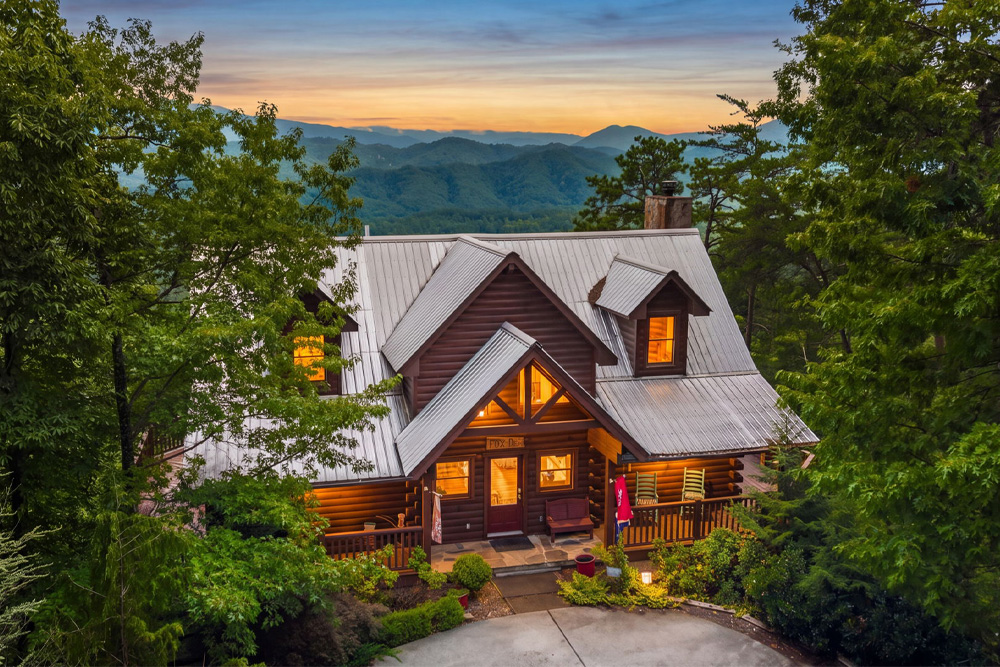 Pigeon Forge Til's Den Feature