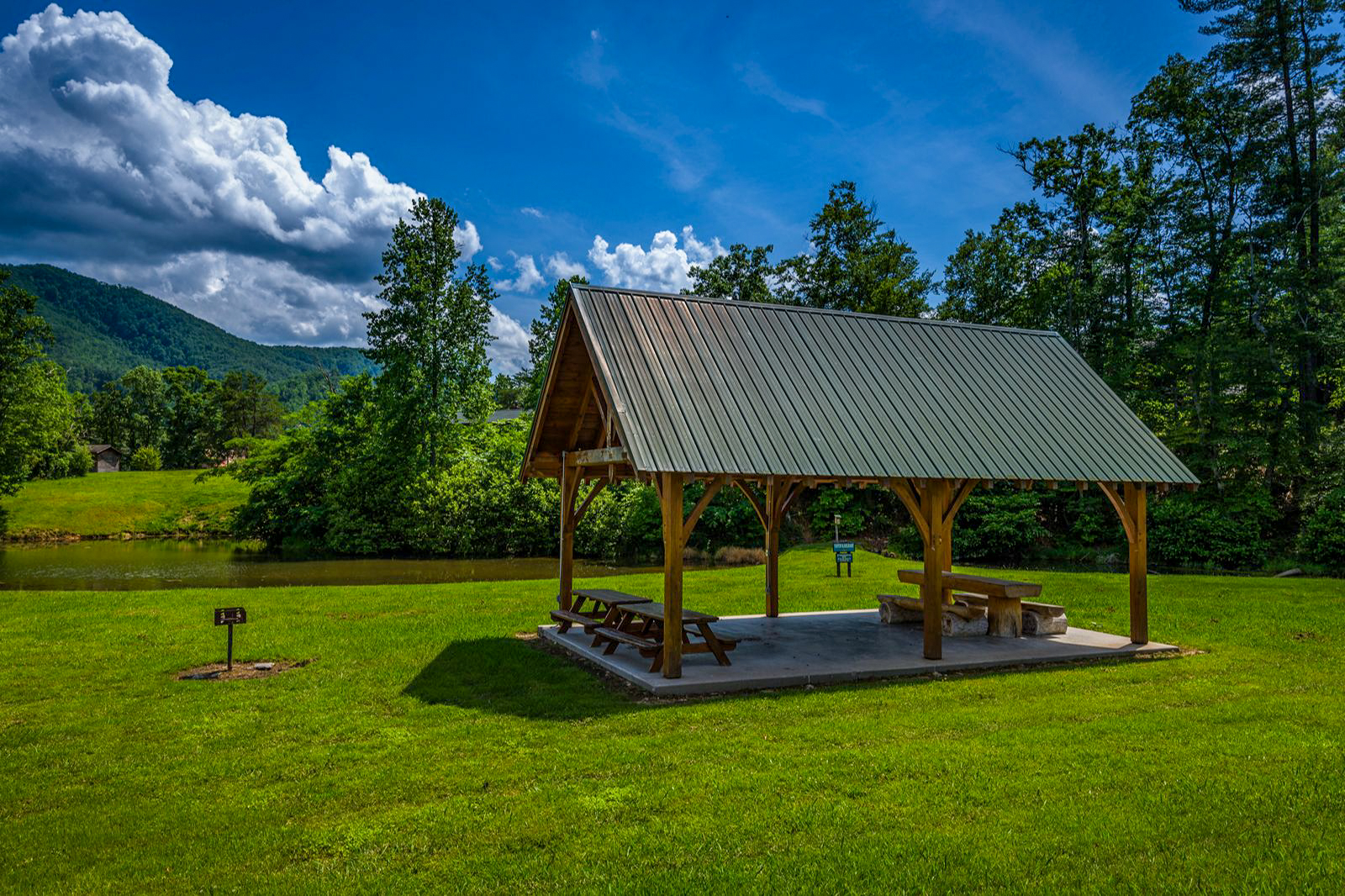 『ジョン・ディクスン・カー　cabin B-13　研究』CD２枚付き Deer Leap - Pigeon Forge TN Cabins