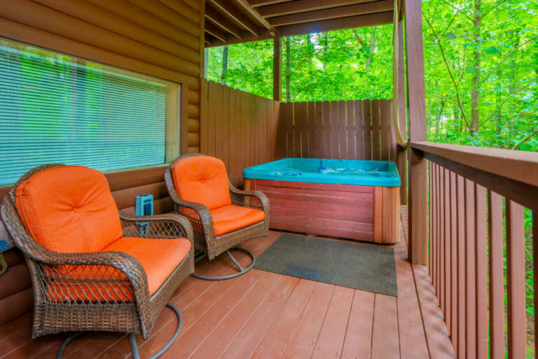 Pigeon Forge - Lover's Paradise - Featured