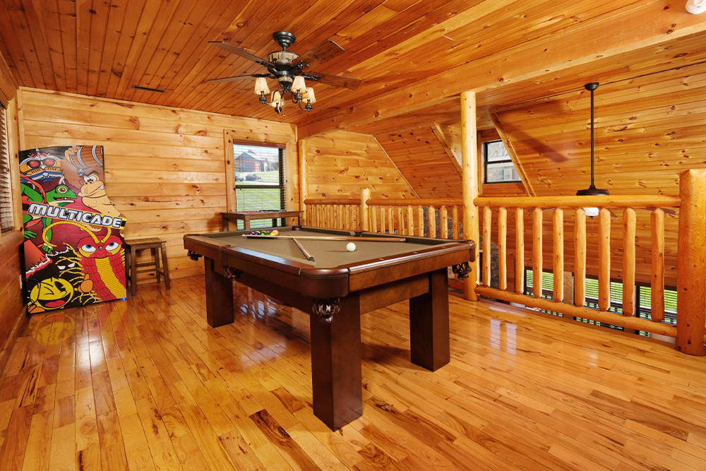 Pigeon Forge - Charlie Brown's Cabin II - Featured