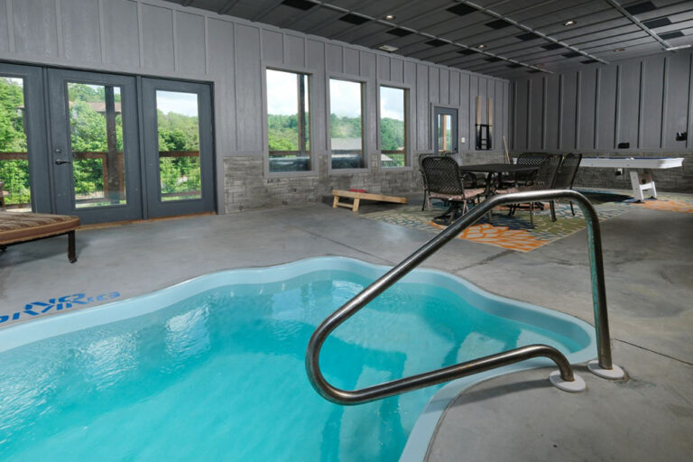 Pigeon Forge - Beary Relaxed - Featured