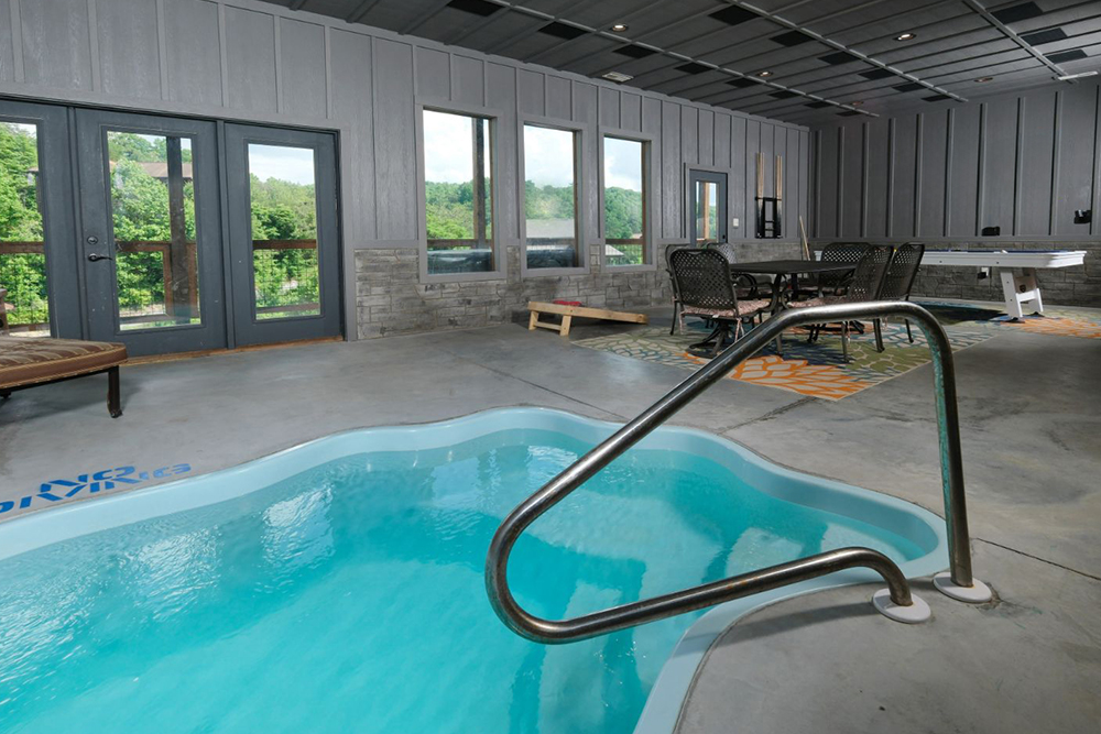 Pigeon Forge - Beary Relaxed - Featured