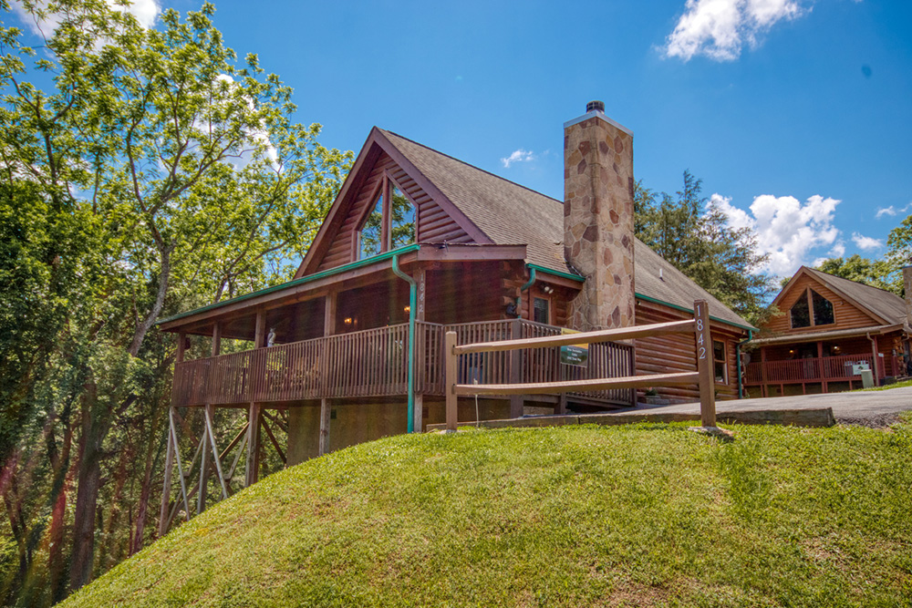 Pigeon Forge - Bear Necessities - Featured