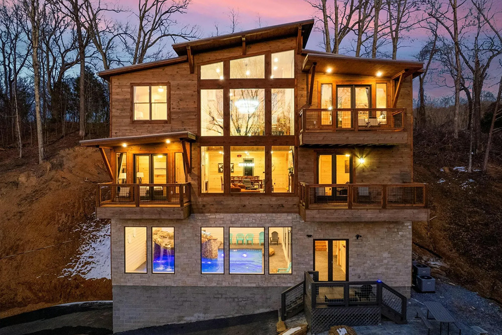 Pigeon Forge - Poolside Plateau - Featured